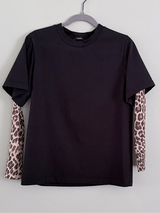 GOEN.J Tops - GOEN.J Black Layered Tee Sheer Leopard Mesh Sleeves Size Medium Korea